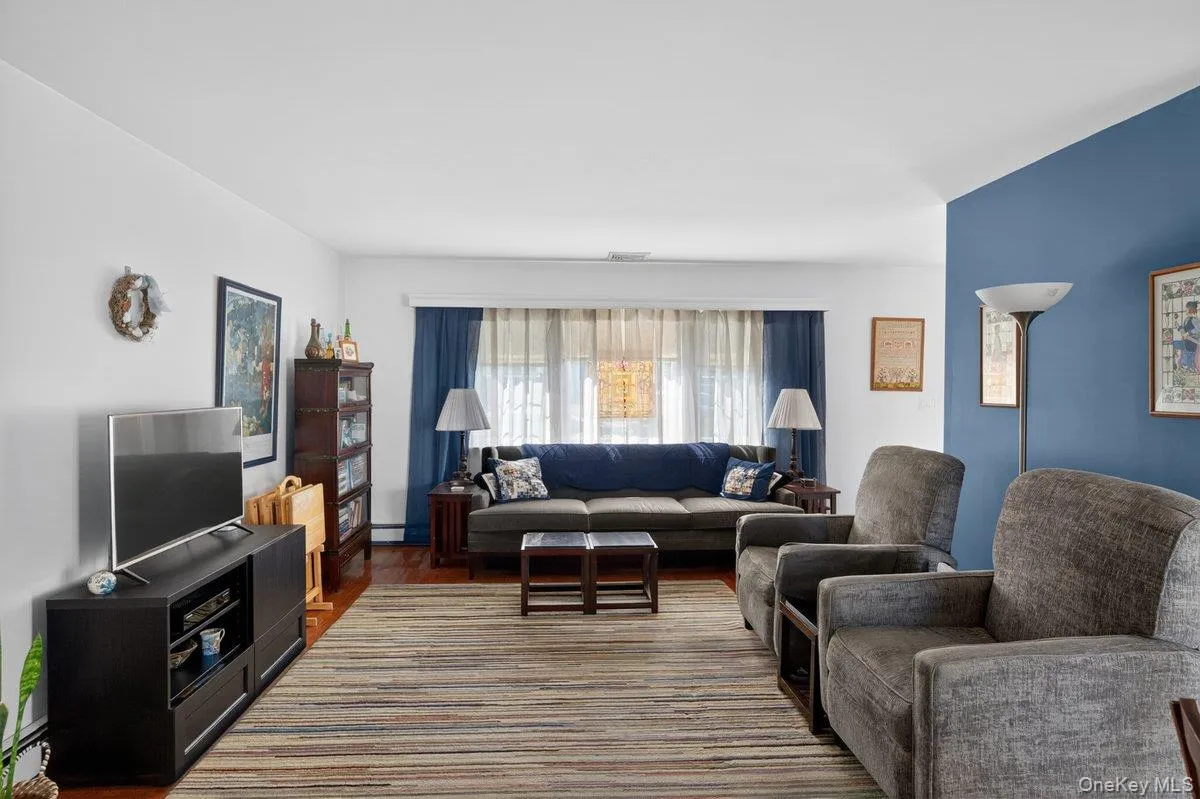 20 Bayview Lane, Babylon, NY, 5 Bedrooms Bedrooms, 10 Rooms Rooms,2 BathroomsBathrooms,Residential,For Rent,Bayview,0,1002552 20 Bayview Lane, Babylon, NY, 5 Bedrooms Bedrooms, 10 Rooms Rooms,2 BathroomsBathrooms,Residential,For Rent,Bayview,0,1002552
