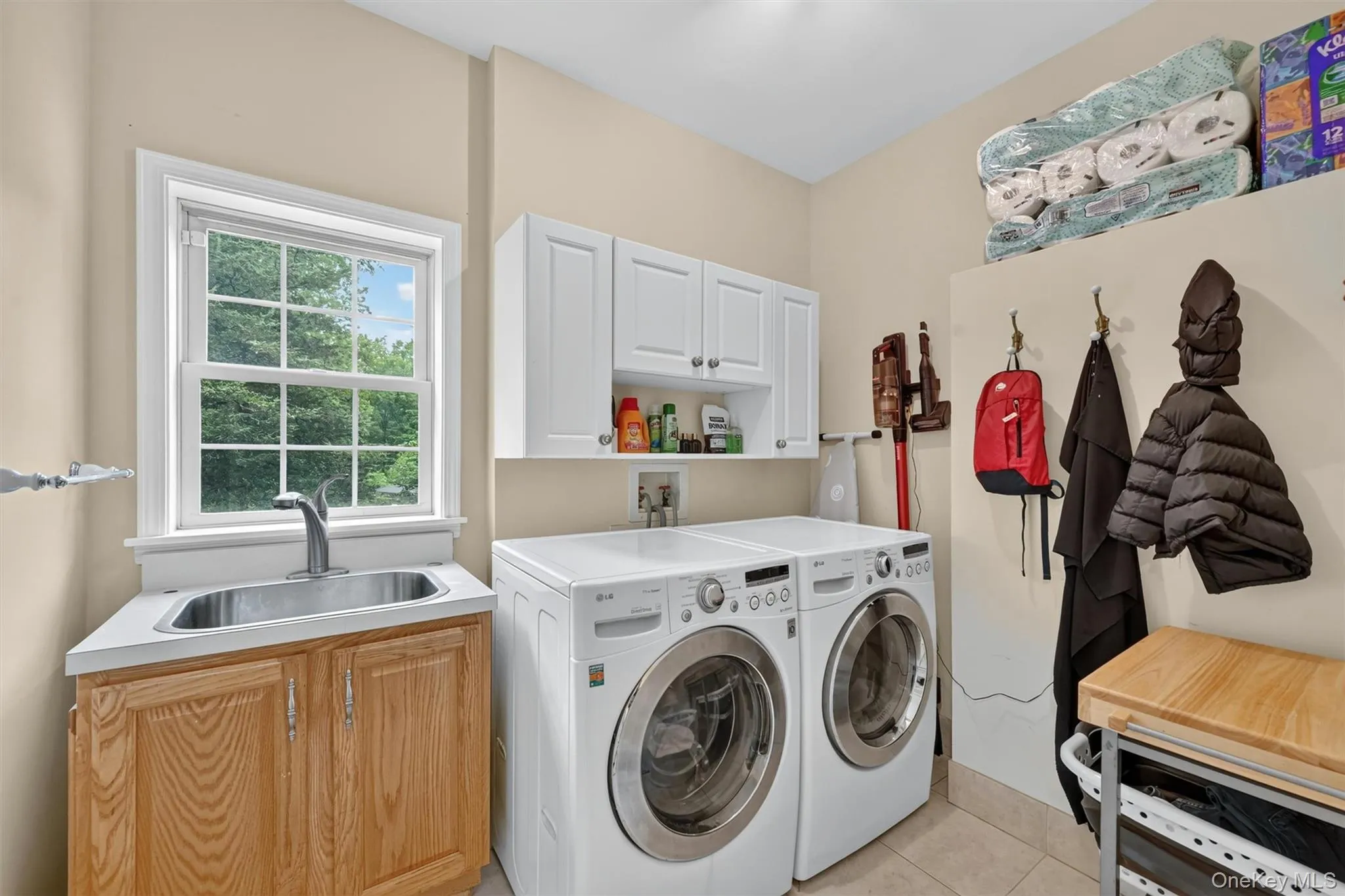 Laundry room on main level. Laundry room on main level.