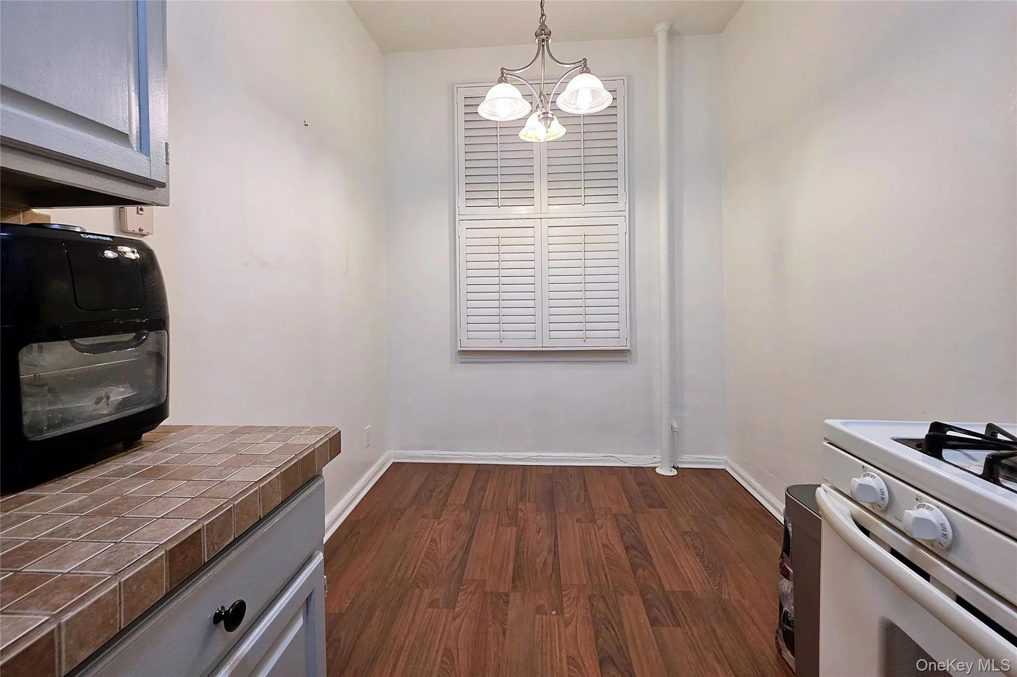 4 Maple Drive, North Hempstead, NY, 1 Bedroom Bedrooms, 3 Rooms Rooms,1 BathroomBathrooms,Residential,For Rent,Maple,0,1002571 4 Maple Drive, North Hempstead, NY, 1 Bedroom Bedrooms, 3 Rooms Rooms,1 BathroomBathrooms,Residential,For Rent,Maple,0,1002571