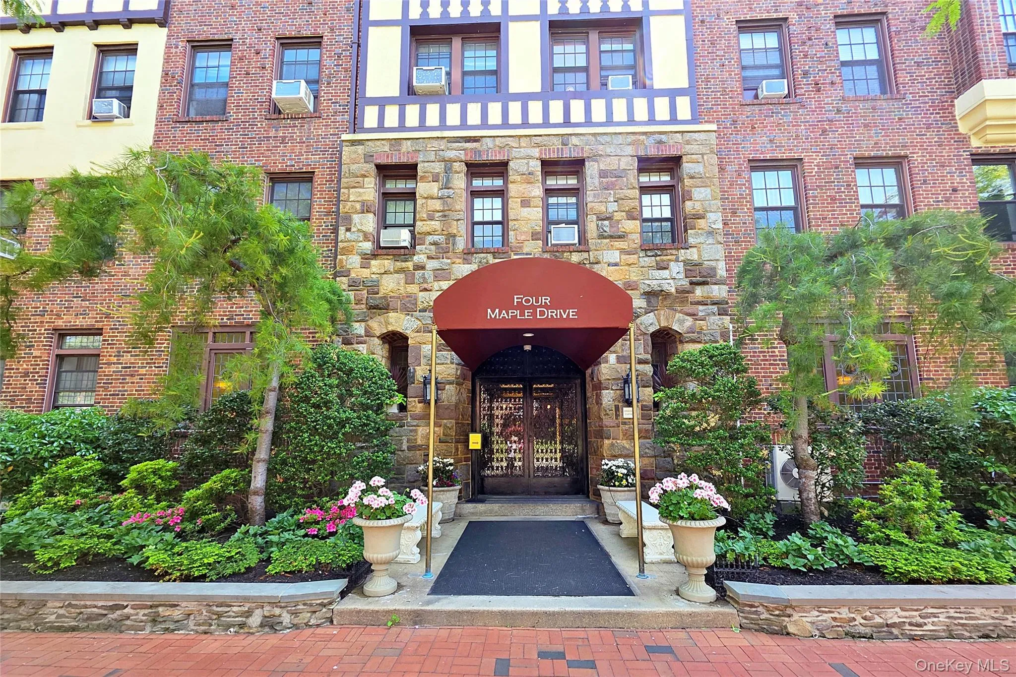 4 Maple Drive, North Hempstead, NY, 1 Bedroom Bedrooms, 3 Rooms Rooms,1 BathroomBathrooms,Residential,For Rent,Maple,0,1002571 4 Maple Drive, North Hempstead, NY, 1 Bedroom Bedrooms, 3 Rooms Rooms,1 BathroomBathrooms,Residential,For Rent,Maple,0,1002571