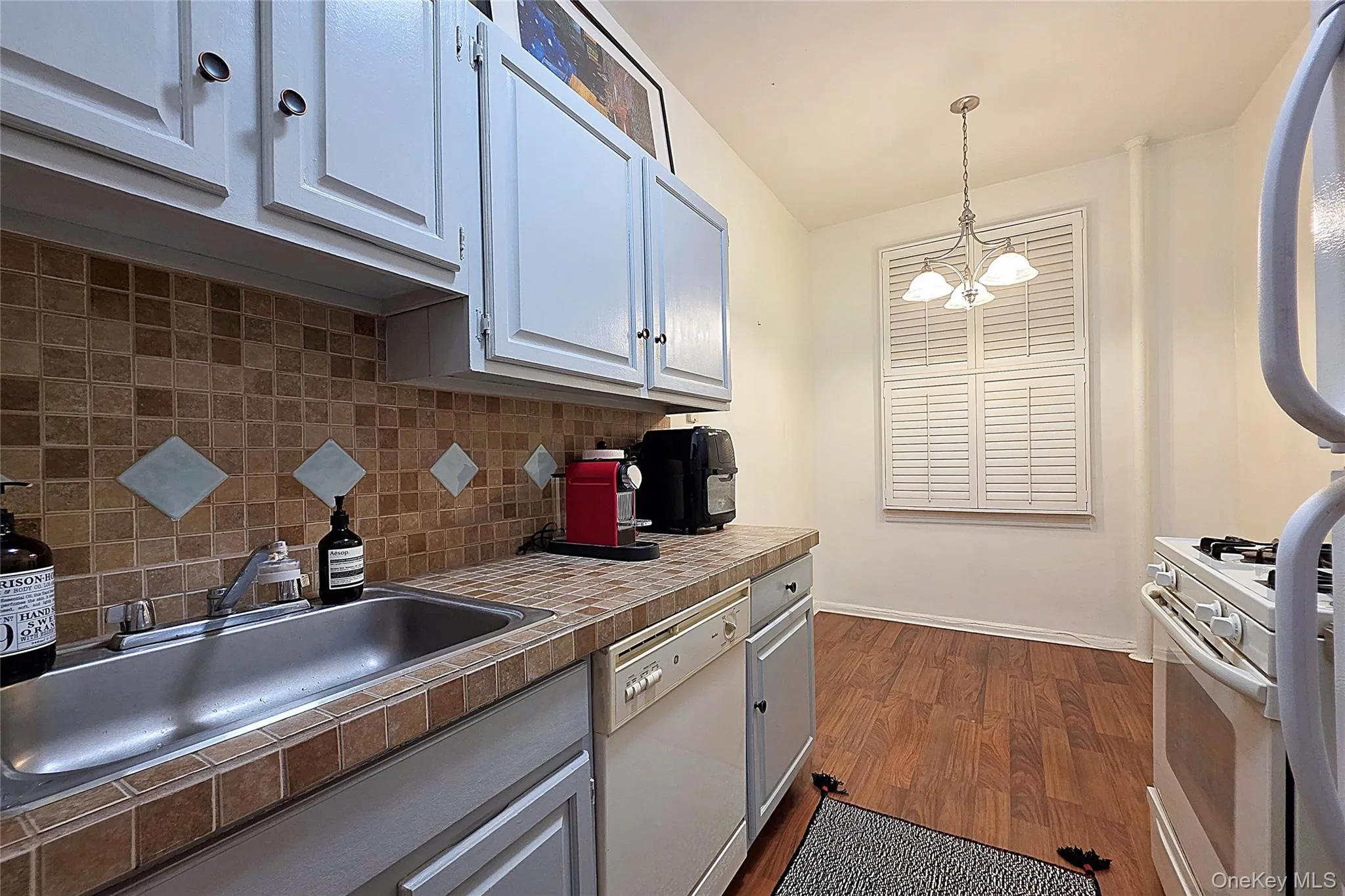4 Maple Drive, North Hempstead, NY, 1 Bedroom Bedrooms, 3 Rooms Rooms,1 BathroomBathrooms,Residential,For Rent,Maple,0,1002571 4 Maple Drive, North Hempstead, NY, 1 Bedroom Bedrooms, 3 Rooms Rooms,1 BathroomBathrooms,Residential,For Rent,Maple,0,1002571