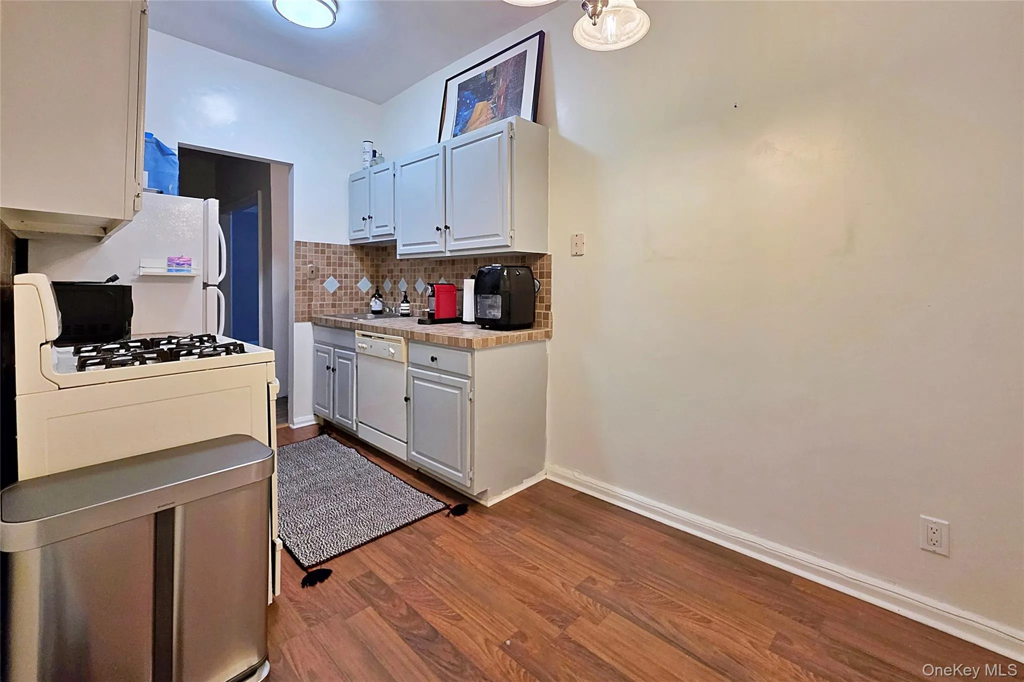 4 Maple Drive, North Hempstead, NY, 1 Bedroom Bedrooms, 3 Rooms Rooms,1 BathroomBathrooms,Residential,For Rent,Maple,0,1002571 4 Maple Drive, North Hempstead, NY, 1 Bedroom Bedrooms, 3 Rooms Rooms,1 BathroomBathrooms,Residential,For Rent,Maple,0,1002571