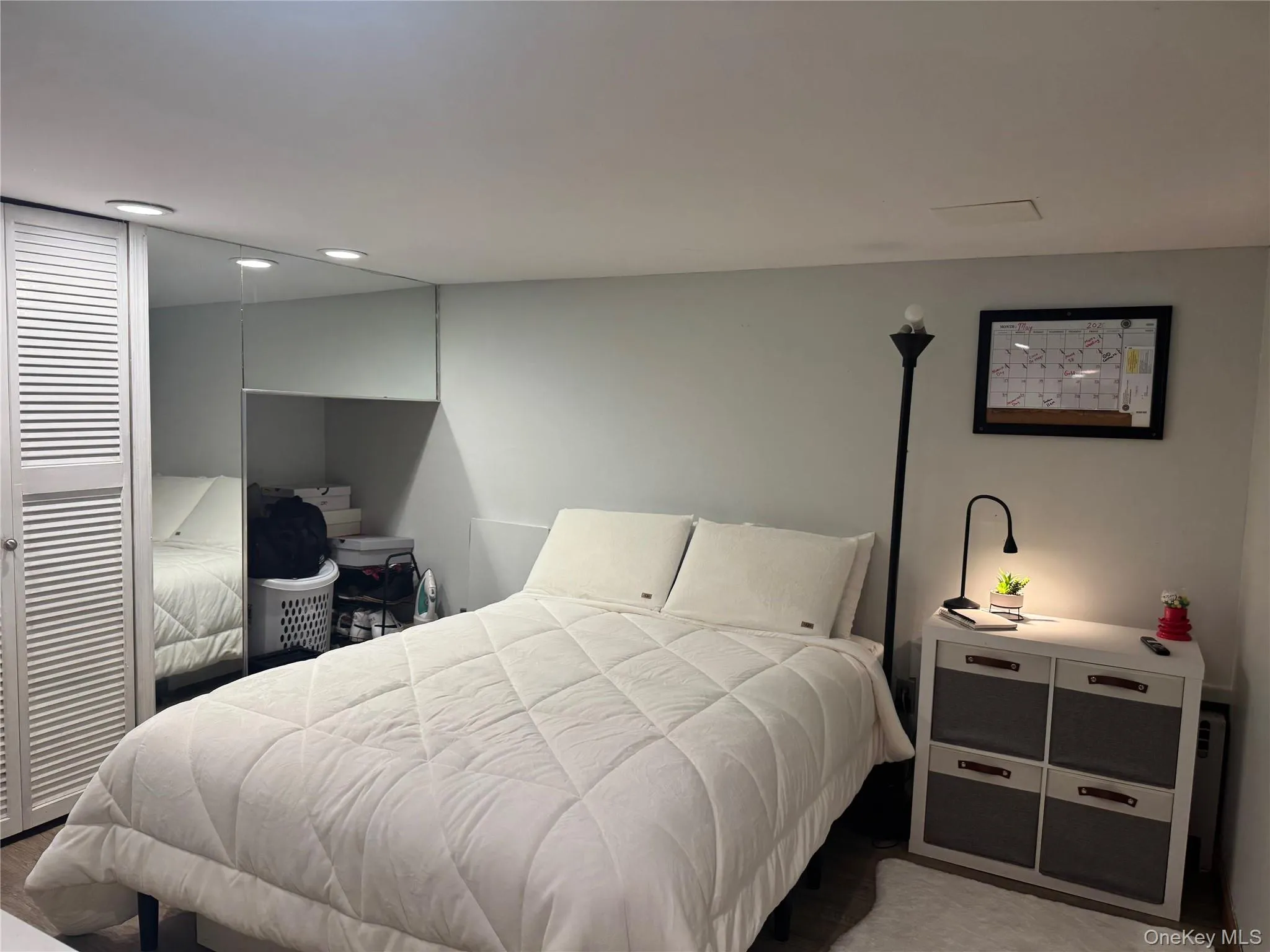 Bedroom (basement) Bedroom (basement)