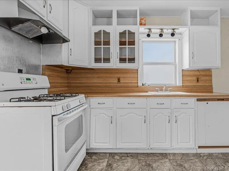 98 Lincoln Street, Hempstead, NY, 4 Bedrooms Bedrooms, 10 Rooms Rooms,2 BathroomsBathrooms,Residential,For Rent,Lincoln,0,1002589 98 Lincoln Street, Hempstead, NY, 4 Bedrooms Bedrooms, 10 Rooms Rooms,2 BathroomsBathrooms,Residential,For Rent,Lincoln,0,1002589