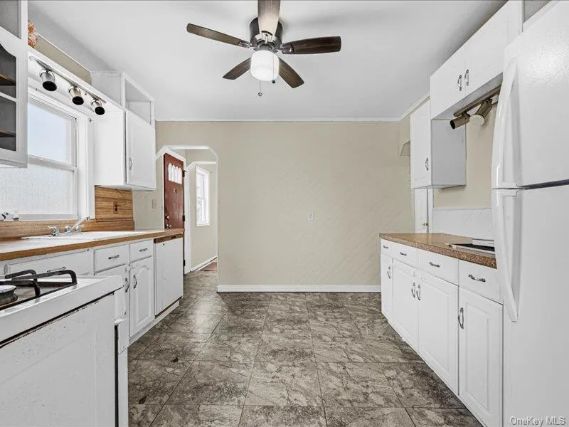 98 Lincoln Street, Hempstead, NY, 4 Bedrooms Bedrooms, 10 Rooms Rooms,2 BathroomsBathrooms,Residential,For Rent,Lincoln,0,1002589 98 Lincoln Street, Hempstead, NY, 4 Bedrooms Bedrooms, 10 Rooms Rooms,2 BathroomsBathrooms,Residential,For Rent,Lincoln,0,1002589