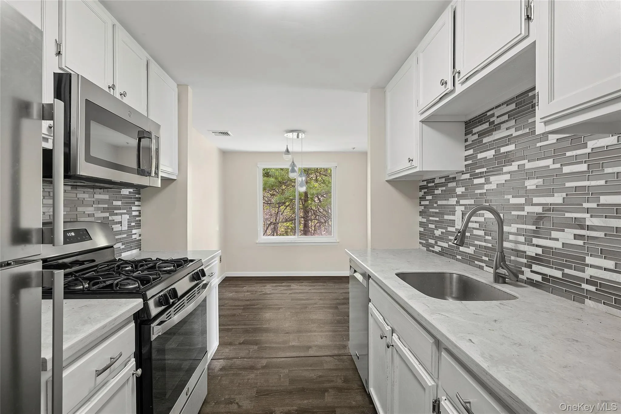 104 Birchwood Road, Brookhaven, NY, 1 Bedroom Bedrooms, 4 Rooms Rooms,1 BathroomBathrooms,Residential Lease,For Rent,Birchwood,0,1002590 104 Birchwood Road, Brookhaven, NY, 1 Bedroom Bedrooms, 4 Rooms Rooms,1 BathroomBathrooms,Residential Lease,For Rent,Birchwood,0,1002590