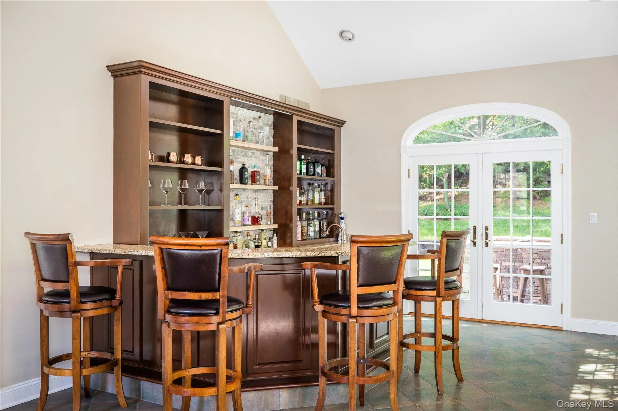 Built-in Bar with doors out to patio - open wide for indoor/outdoor entertaining Built-in Bar with doors out to patio - open wide for indoor/outdoor entertaining