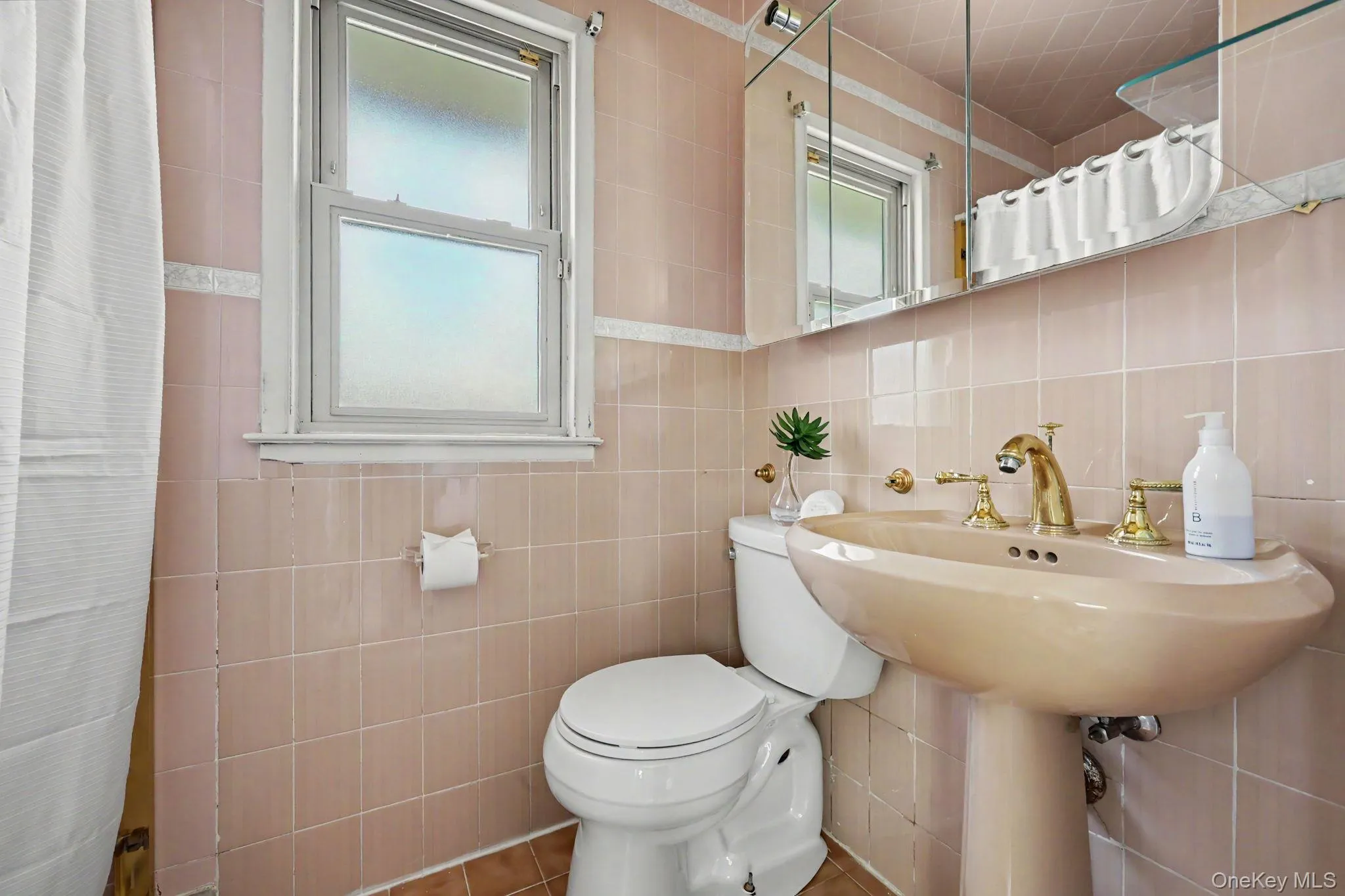 70 Richbell Road, White Plains, NY, 3 Bedrooms Bedrooms, 6 Rooms Rooms,3 BathroomsBathrooms,Residential,For Rent,Richbell,0,1002599 70 Richbell Road, White Plains, NY, 3 Bedrooms Bedrooms, 6 Rooms Rooms,3 BathroomsBathrooms,Residential,For Rent,Richbell,0,1002599
