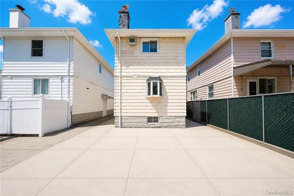 2675 27th Street, New York, NY, 3 Bedrooms Bedrooms, 7 Rooms Rooms,2 BathroomsBathrooms,Residential Sale,For Rent,27th,0,1002612 2675 27th Street, New York, NY, 3 Bedrooms Bedrooms, 7 Rooms Rooms,2 BathroomsBathrooms,Residential Sale,For Rent,27th,0,1002612