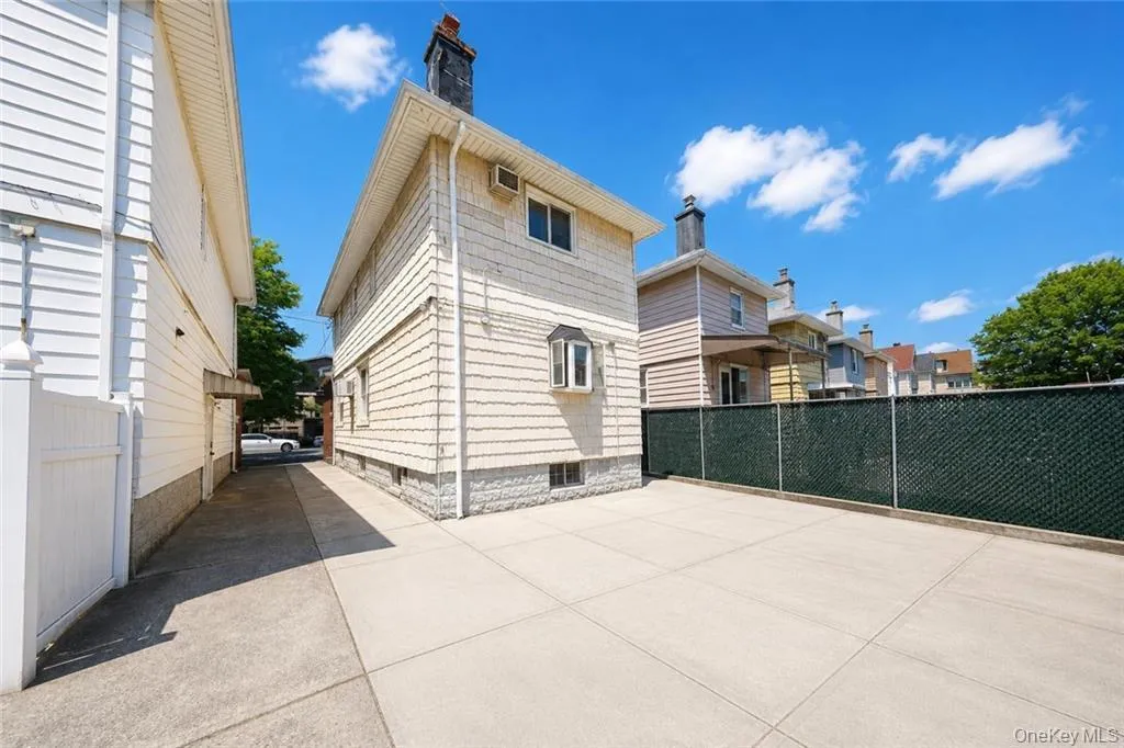 2675 27th Street, New York, NY, 3 Bedrooms Bedrooms, 7 Rooms Rooms,2 BathroomsBathrooms,Residential Sale,For Rent,27th,0,1002612 2675 27th Street, New York, NY, 3 Bedrooms Bedrooms, 7 Rooms Rooms,2 BathroomsBathrooms,Residential Sale,For Rent,27th,0,1002612