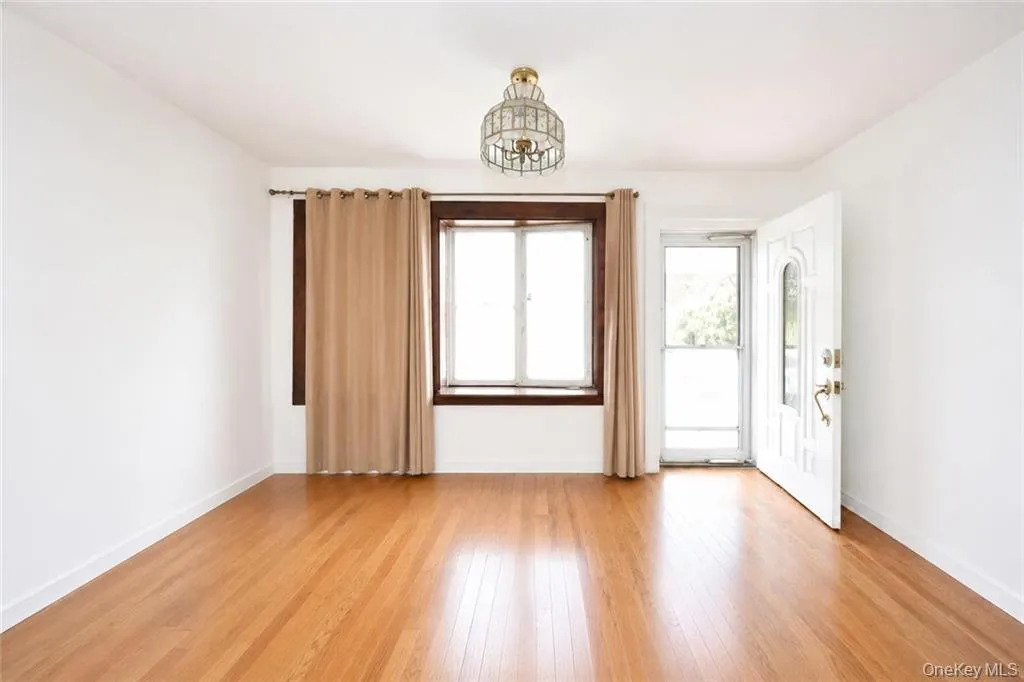 2675 27th Street, New York, NY, 3 Bedrooms Bedrooms, 7 Rooms Rooms,2 BathroomsBathrooms,Residential Sale,For Rent,27th,0,1002612 2675 27th Street, New York, NY, 3 Bedrooms Bedrooms, 7 Rooms Rooms,2 BathroomsBathrooms,Residential Sale,For Rent,27th,0,1002612