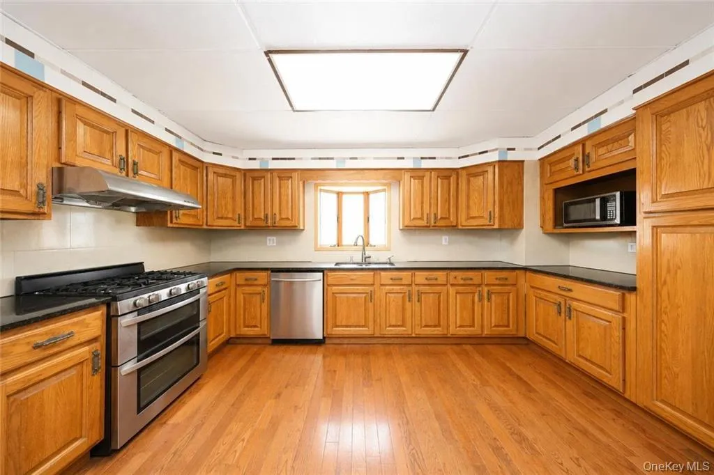 2675 27th Street, New York, NY, 3 Bedrooms Bedrooms, 7 Rooms Rooms,2 BathroomsBathrooms,Residential Sale,For Rent,27th,0,1002612 2675 27th Street, New York, NY, 3 Bedrooms Bedrooms, 7 Rooms Rooms,2 BathroomsBathrooms,Residential Sale,For Rent,27th,0,1002612
