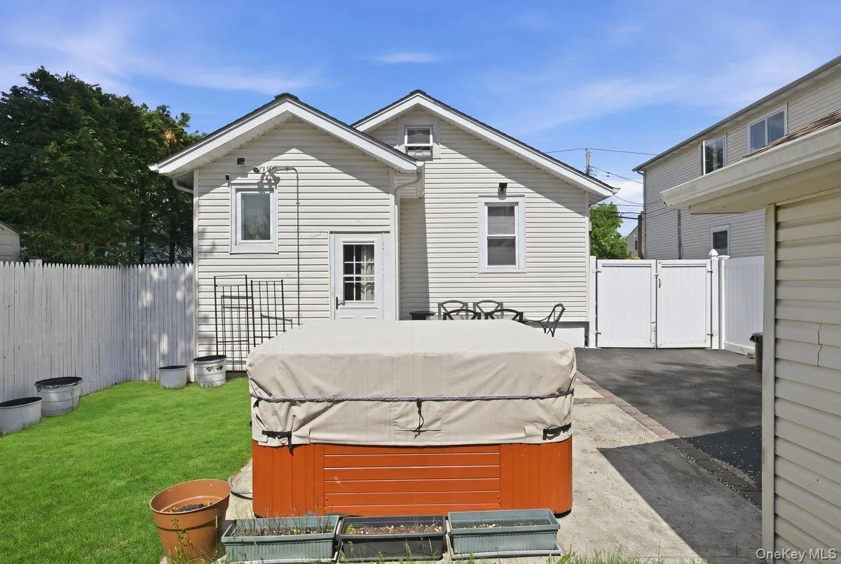 707 5th Street, Babylon, NY, 3 Bedrooms Bedrooms, 5 Rooms Rooms,2 BathroomsBathrooms,Residential,For Rent,5th,0,1002616 707 5th Street, Babylon, NY, 3 Bedrooms Bedrooms, 5 Rooms Rooms,2 BathroomsBathrooms,Residential,For Rent,5th,0,1002616