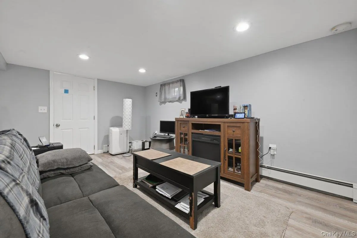 707 5th Street, Babylon, NY, 3 Bedrooms Bedrooms, 5 Rooms Rooms,2 BathroomsBathrooms,Residential,For Rent,5th,0,1002616 707 5th Street, Babylon, NY, 3 Bedrooms Bedrooms, 5 Rooms Rooms,2 BathroomsBathrooms,Residential,For Rent,5th,0,1002616