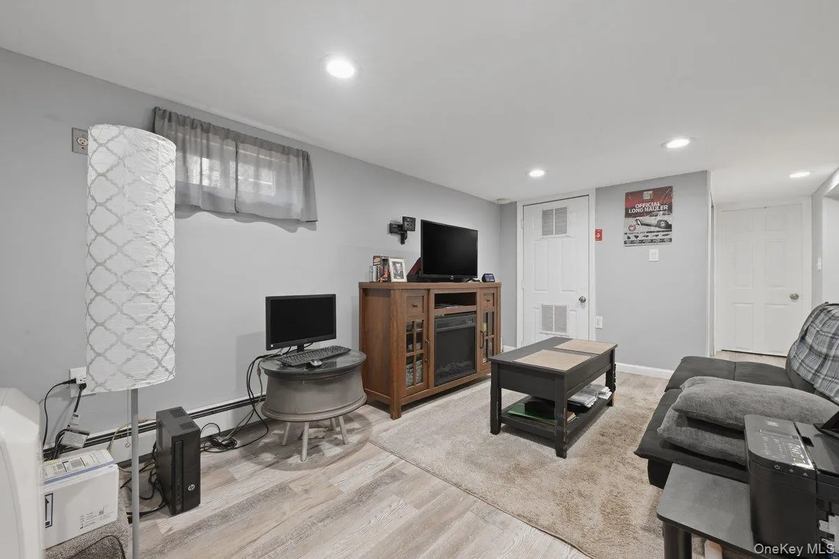 707 5th Street, Babylon, NY, 3 Bedrooms Bedrooms, 5 Rooms Rooms,2 BathroomsBathrooms,Residential,For Rent,5th,0,1002616 707 5th Street, Babylon, NY, 3 Bedrooms Bedrooms, 5 Rooms Rooms,2 BathroomsBathrooms,Residential,For Rent,5th,0,1002616