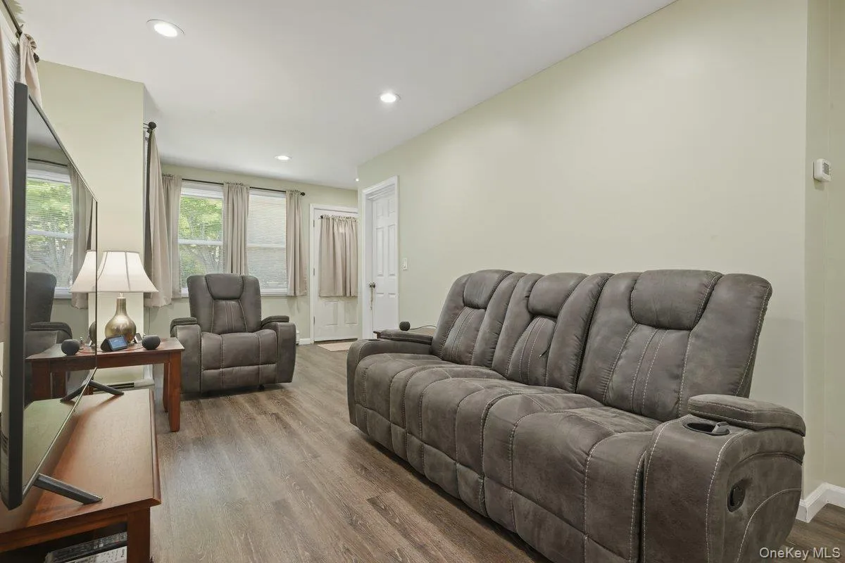 707 5th Street, Babylon, NY, 3 Bedrooms Bedrooms, 5 Rooms Rooms,2 BathroomsBathrooms,Residential,For Rent,5th,0,1002616 707 5th Street, Babylon, NY, 3 Bedrooms Bedrooms, 5 Rooms Rooms,2 BathroomsBathrooms,Residential,For Rent,5th,0,1002616