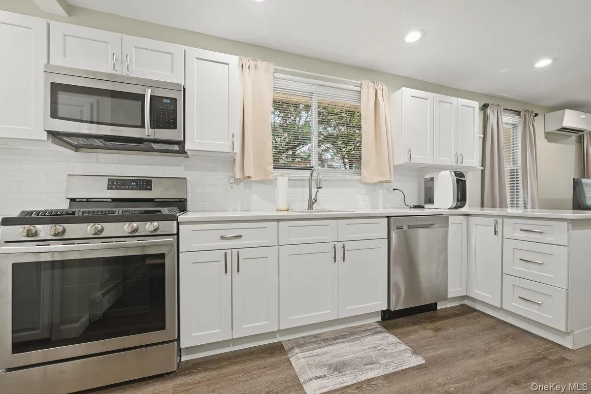 707 5th Street, Babylon, NY, 3 Bedrooms Bedrooms, 5 Rooms Rooms,2 BathroomsBathrooms,Residential,For Rent,5th,0,1002616 707 5th Street, Babylon, NY, 3 Bedrooms Bedrooms, 5 Rooms Rooms,2 BathroomsBathrooms,Residential,For Rent,5th,0,1002616
