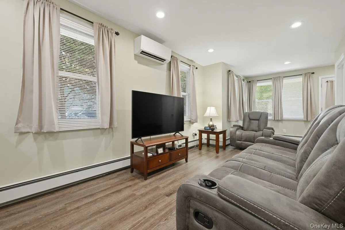707 5th Street, Babylon, NY, 3 Bedrooms Bedrooms, 5 Rooms Rooms,2 BathroomsBathrooms,Residential,For Rent,5th,0,1002616 707 5th Street, Babylon, NY, 3 Bedrooms Bedrooms, 5 Rooms Rooms,2 BathroomsBathrooms,Residential,For Rent,5th,0,1002616