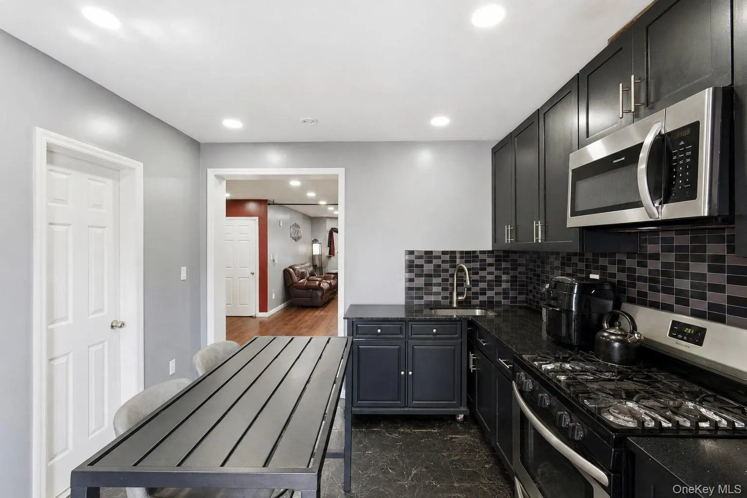 180 Fountain Avenue, New York, NY, 3 Bedrooms Bedrooms, 3 Rooms Rooms,2 BathroomsBathrooms,Residential,For Rent,Fountain,0,1002617 180 Fountain Avenue, New York, NY, 3 Bedrooms Bedrooms, 3 Rooms Rooms,2 BathroomsBathrooms,Residential,For Rent,Fountain,0,1002617