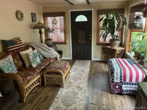 1661 Old Country, Riverhead, NY, 2 Bedrooms Bedrooms, 5 Rooms Rooms,2 BathroomsBathrooms,Residential,For Rent,Old Country,0,1002629 1661 Old Country, Riverhead, NY, 2 Bedrooms Bedrooms, 5 Rooms Rooms,2 BathroomsBathrooms,Residential,For Rent,Old Country,0,1002629