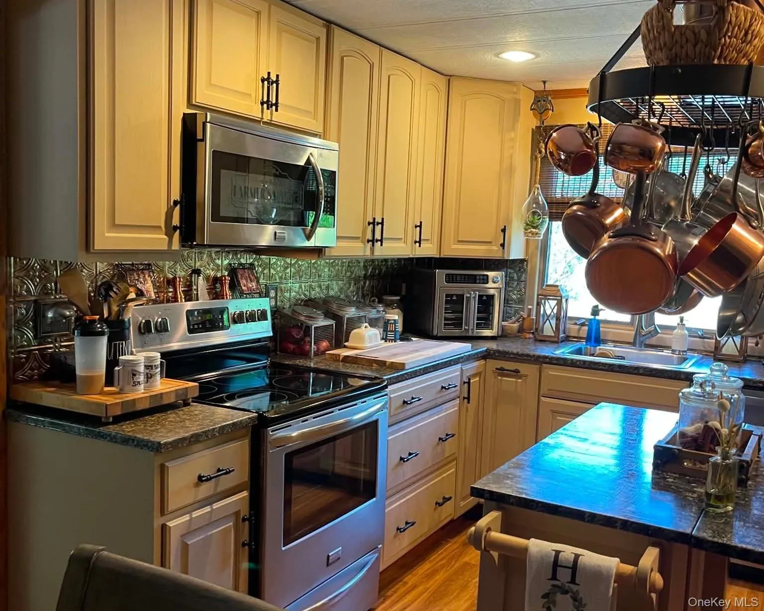 1661 Old Country, Riverhead, NY, 2 Bedrooms Bedrooms, 5 Rooms Rooms,2 BathroomsBathrooms,Residential,For Rent,Old Country,0,1002629 1661 Old Country, Riverhead, NY, 2 Bedrooms Bedrooms, 5 Rooms Rooms,2 BathroomsBathrooms,Residential,For Rent,Old Country,0,1002629