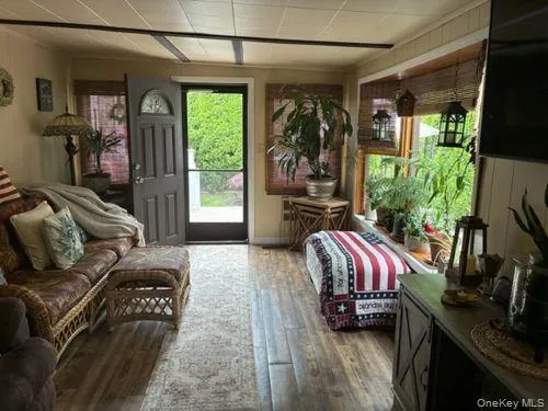 1661 Old Country, Riverhead, NY, 2 Bedrooms Bedrooms, 5 Rooms Rooms,2 BathroomsBathrooms,Residential,For Rent,Old Country,0,1002629 1661 Old Country, Riverhead, NY, 2 Bedrooms Bedrooms, 5 Rooms Rooms,2 BathroomsBathrooms,Residential,For Rent,Old Country,0,1002629