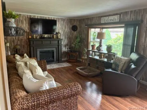 1661 Old Country, Riverhead, NY, 2 Bedrooms Bedrooms, 5 Rooms Rooms,2 BathroomsBathrooms,Residential,For Rent,Old Country,0,1002629 1661 Old Country, Riverhead, NY, 2 Bedrooms Bedrooms, 5 Rooms Rooms,2 BathroomsBathrooms,Residential,For Rent,Old Country,0,1002629
