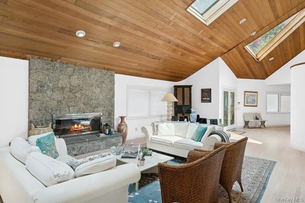 61 Hidden Cove Court, Southampton, NY, 5 Bedrooms Bedrooms, 12 Rooms Rooms,6 BathroomsBathrooms,Residential,For Rent,Hidden Cove,0,1002630 61 Hidden Cove Court, Southampton, NY, 5 Bedrooms Bedrooms, 12 Rooms Rooms,6 BathroomsBathrooms,Residential,For Rent,Hidden Cove,0,1002630