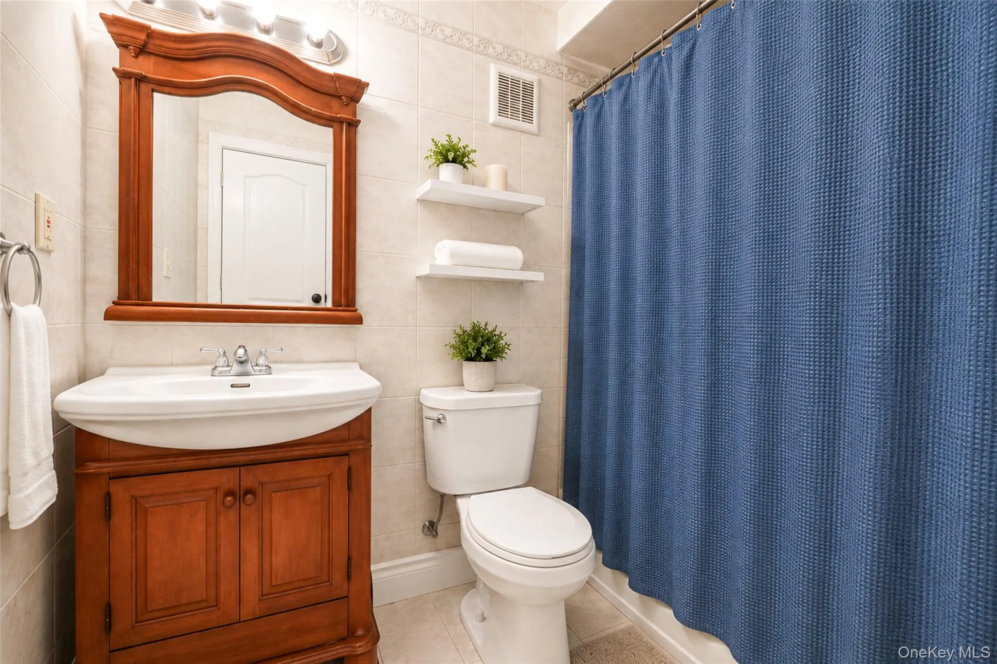 101 Woods Avenue, Hempstead, NY, 3 Bedrooms Bedrooms, 6 Rooms Rooms,1 BathroomBathrooms,Residential,For Rent,Woods,0,1002632 101 Woods Avenue, Hempstead, NY, 3 Bedrooms Bedrooms, 6 Rooms Rooms,1 BathroomBathrooms,Residential,For Rent,Woods,0,1002632
