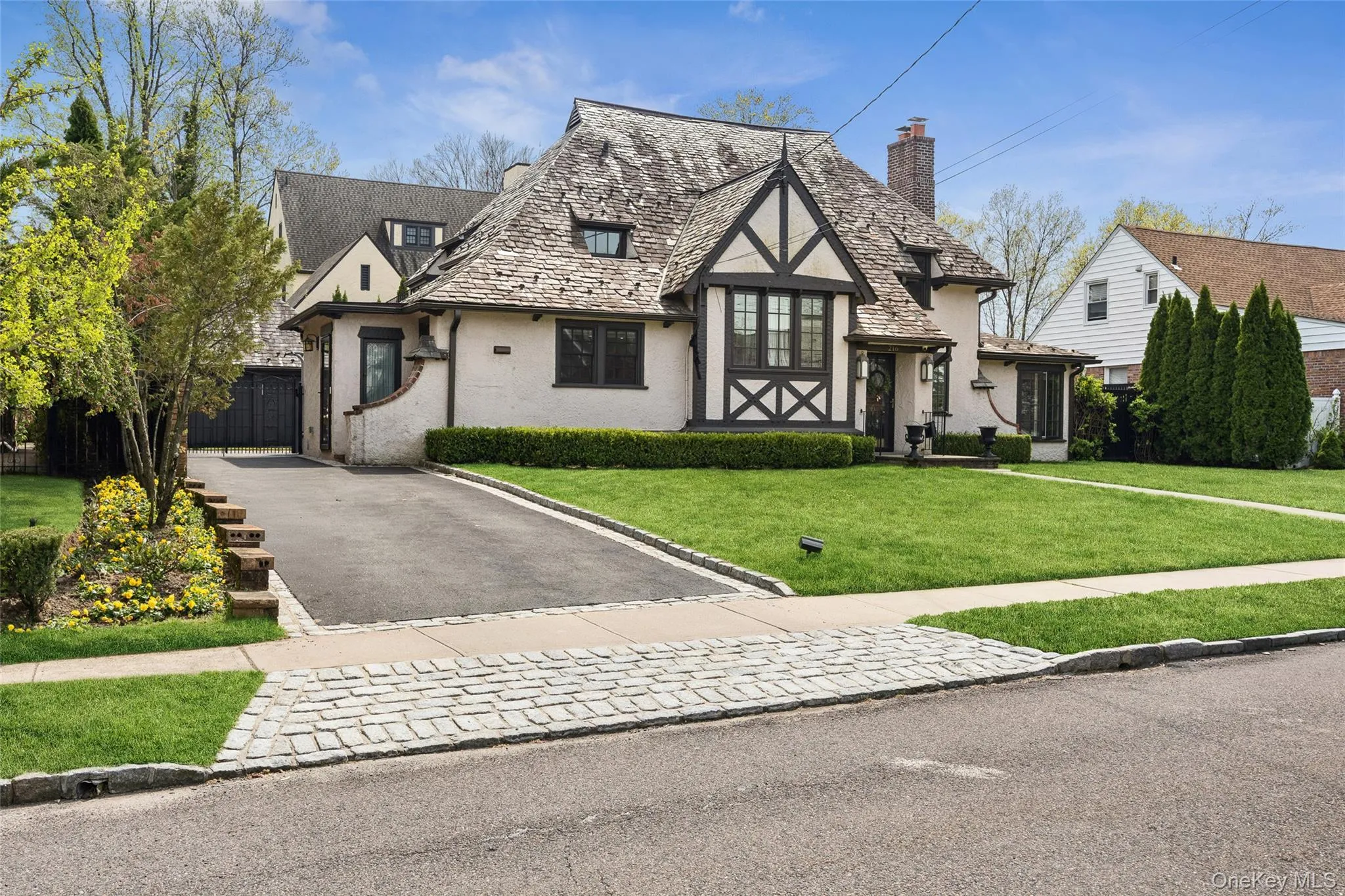 216 Beverly Road, New York, NY, 5 Bedrooms Bedrooms, 8 Rooms Rooms,3 BathroomsBathrooms,Residential,For Rent,Beverly,0,1002633 216 Beverly Road, New York, NY, 5 Bedrooms Bedrooms, 8 Rooms Rooms,3 BathroomsBathrooms,Residential,For Rent,Beverly,0,1002633