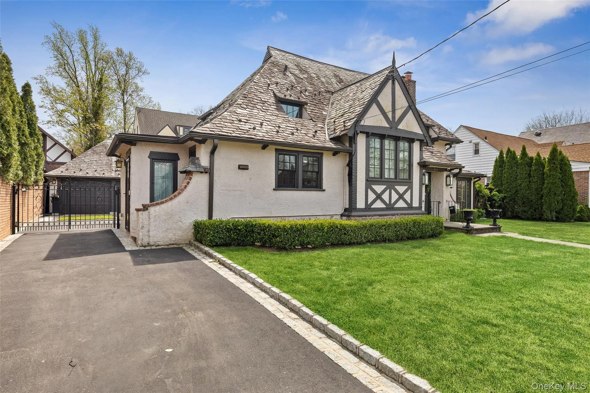 216 Beverly Road, New York, NY, 5 Bedrooms Bedrooms, 8 Rooms Rooms,3 BathroomsBathrooms,Residential,For Rent,Beverly,0,1002633 216 Beverly Road, New York, NY, 5 Bedrooms Bedrooms, 8 Rooms Rooms,3 BathroomsBathrooms,Residential,For Rent,Beverly,0,1002633