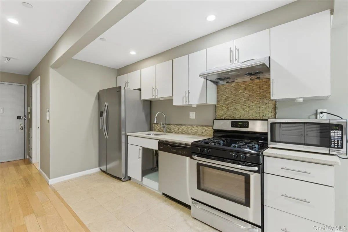 143-28 41st Avenue, New York, NY, 1 Bedroom Bedrooms, 4 Rooms Rooms,1 BathroomBathrooms,Residential,For Rent,41st,0,1002645 143-28 41st Avenue, New York, NY, 1 Bedroom Bedrooms, 4 Rooms Rooms,1 BathroomBathrooms,Residential,For Rent,41st,0,1002645