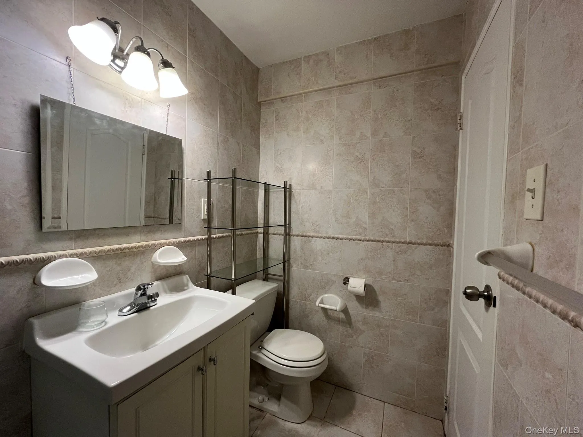 101 Jackson Avenue, North Hempstead, NY, 2 Bedrooms Bedrooms, 4 Rooms Rooms,1 BathroomBathrooms,Residential Lease,For Rent,Jackson,0,1002650 101 Jackson Avenue, North Hempstead, NY, 2 Bedrooms Bedrooms, 4 Rooms Rooms,1 BathroomBathrooms,Residential Lease,For Rent,Jackson,0,1002650