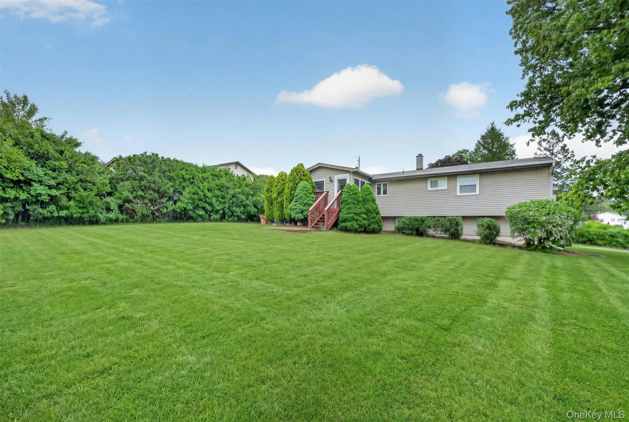 Expansive rear lawn Expansive rear lawn