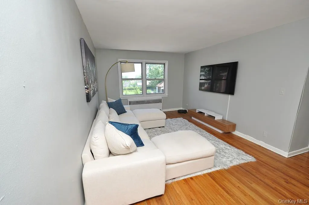The large living room has hardwood floors and opens to the dining are and entry foyer. The living area and dining area is approx 20'-4" x 11'-5". The large living room has hardwood floors and opens to the dining are and entry foyer. The living area and dining area is approx 20'-4" x 11'-5".