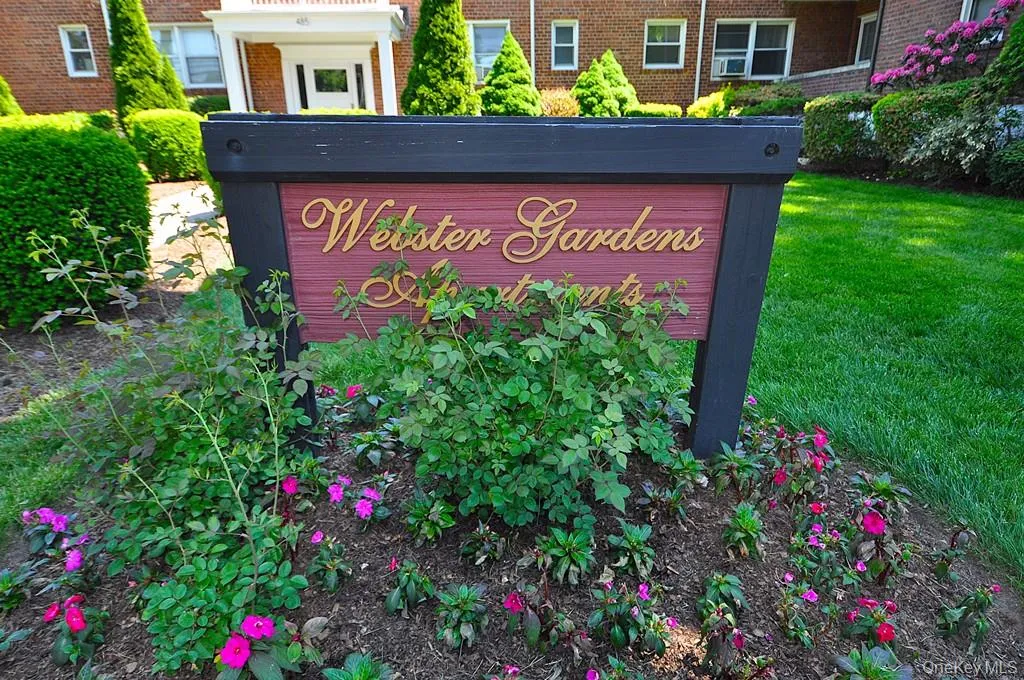 Webster Gardens is nestled among Single Family homes and has assigned parking and building laundry. Webster Gardens is nestled among Single Family homes and has assigned parking and building laundry.