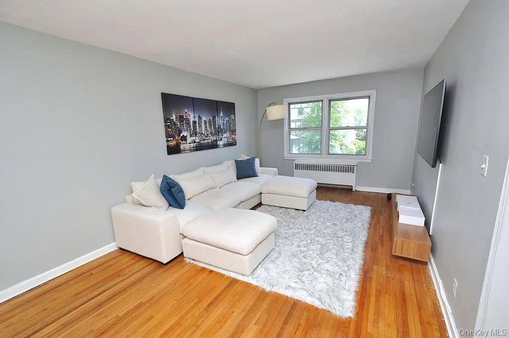 The large living room has hardwood floors and opens to the dining are and entry foyer. The living area and dining area is approx 20'-4" x 11'-5". The large living room has hardwood floors and opens to the dining are and entry foyer. The living area and dining area is approx 20'-4" x 11'-5".