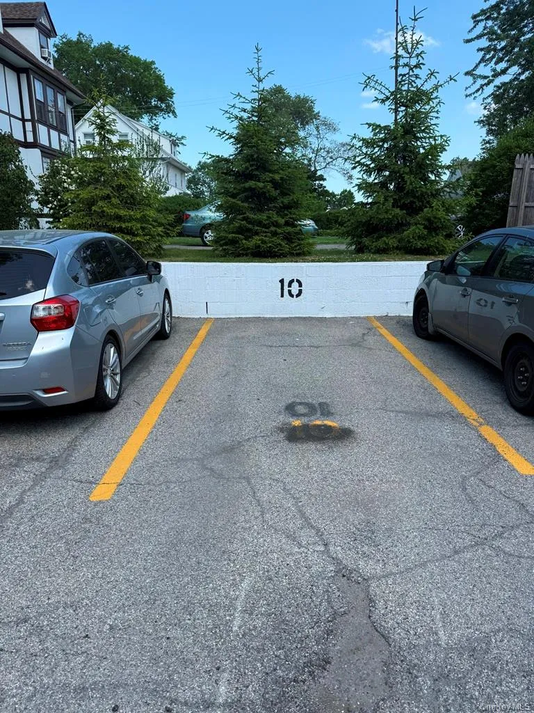Assigned parking space 10 Assigned parking space 10