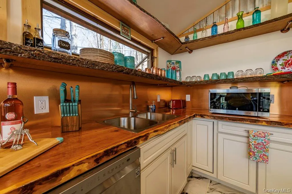 51 Aspen Lane, Fallsburg, NY, 5 Bedrooms Bedrooms, 8 Rooms Rooms,2 BathroomsBathrooms,Residential,For Rent,Aspen,0,1002681 51 Aspen Lane, Fallsburg, NY, 5 Bedrooms Bedrooms, 8 Rooms Rooms,2 BathroomsBathrooms,Residential,For Rent,Aspen,0,1002681