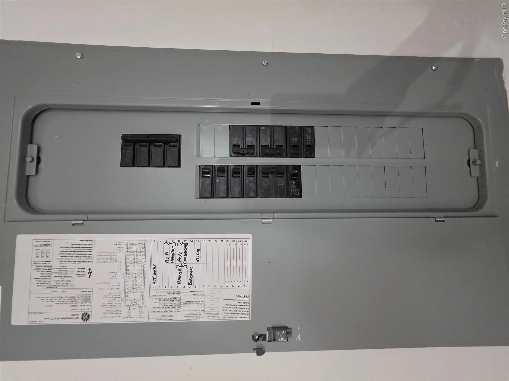 Electric panel upgraded to 200 amp service. Electric panel upgraded to 200 amp service.