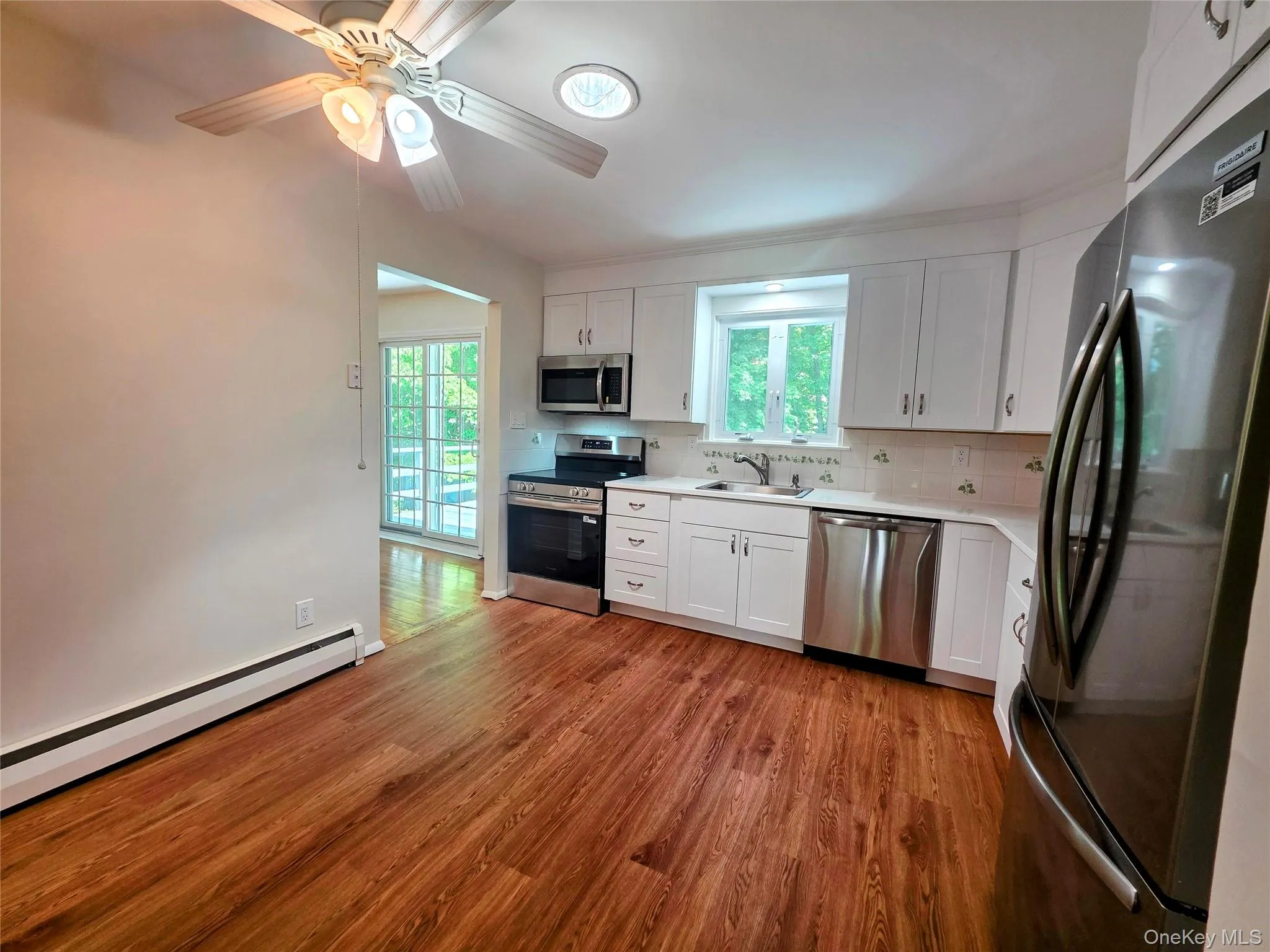 Newly renovated eat-in kitchen. Newly renovated eat-in kitchen.