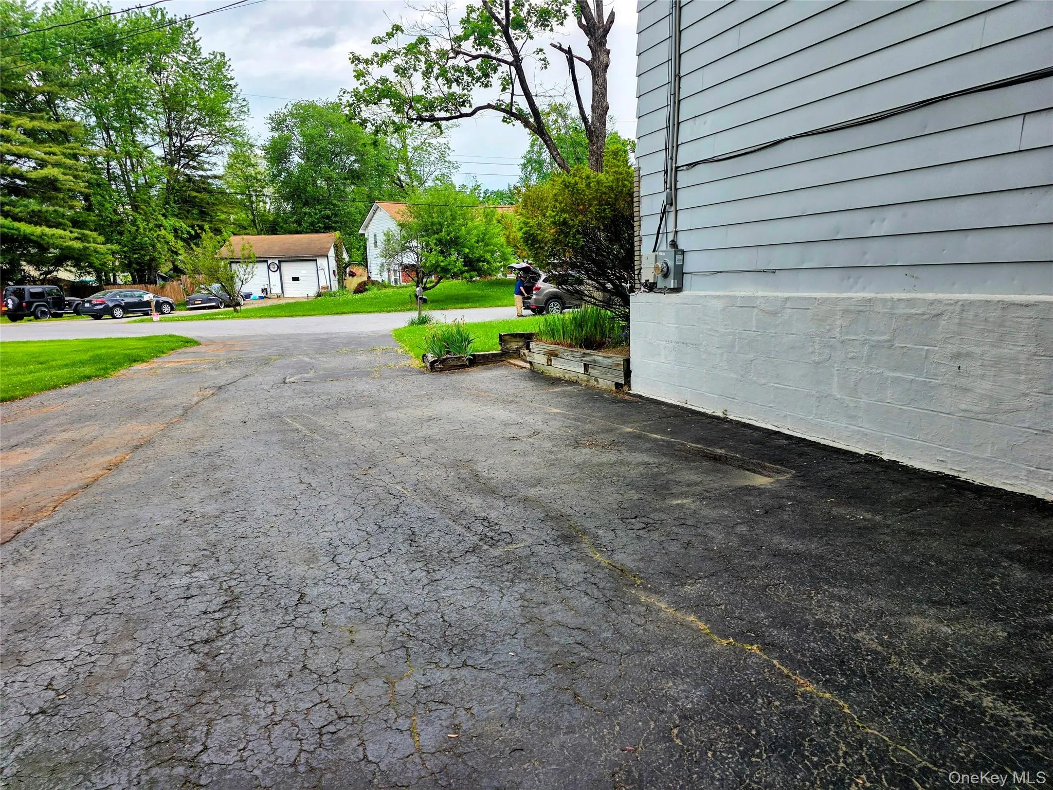 Extra wide driveway, can fit 6+ cars. Extra wide driveway, can fit 6+ cars.