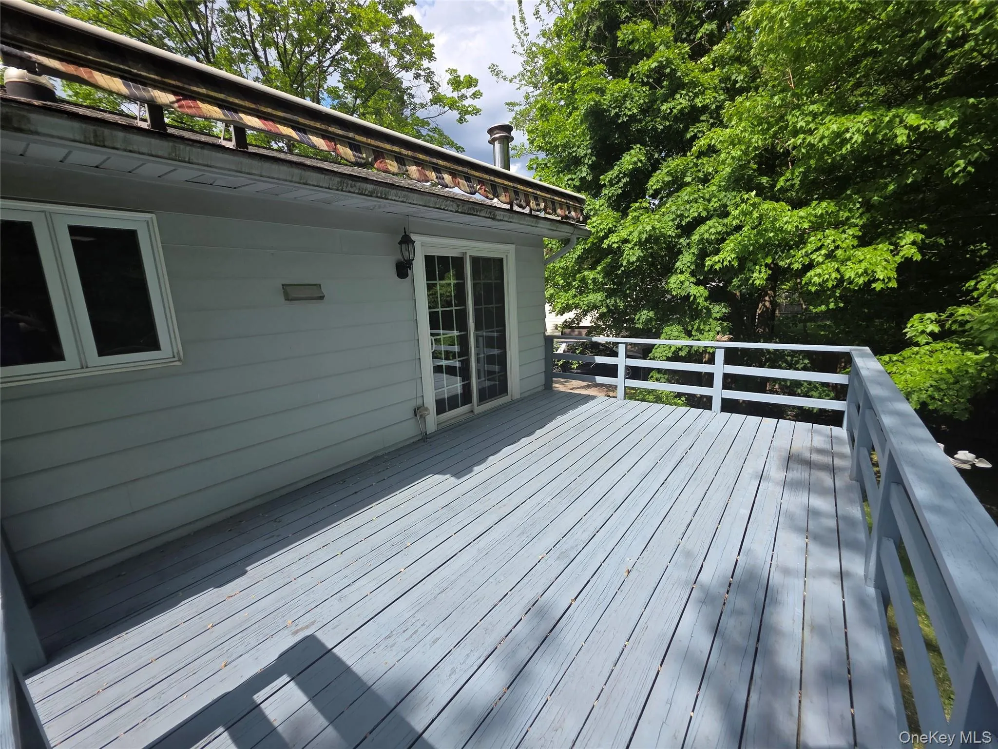 Electric awning provides extra shade and entertainment. Electric awning provides extra shade and entertainment.