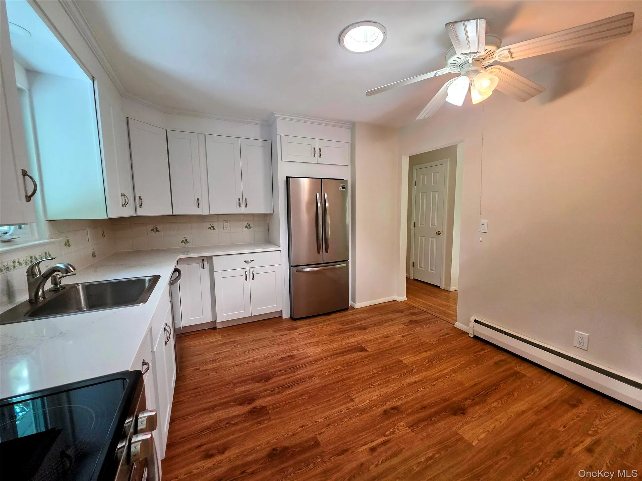 Large eat-in kitchen to put a breakfast table. Tubular skylite. Large eat-in kitchen to put a breakfast table. Tubular skylite.
