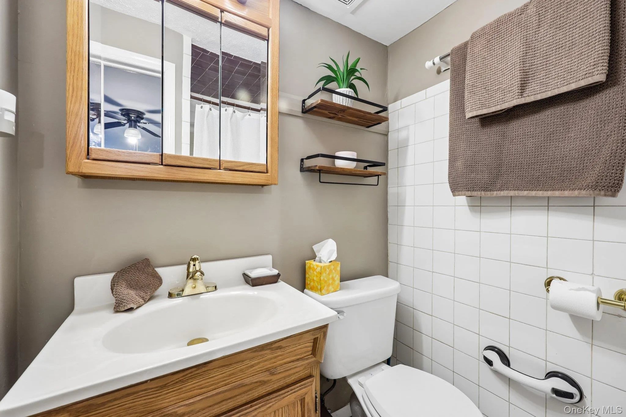 2nd full bath with shower in lower level. Off of Bedroom/Living Room. 2nd full bath with shower in lower level. Off of Bedroom/Living Room.