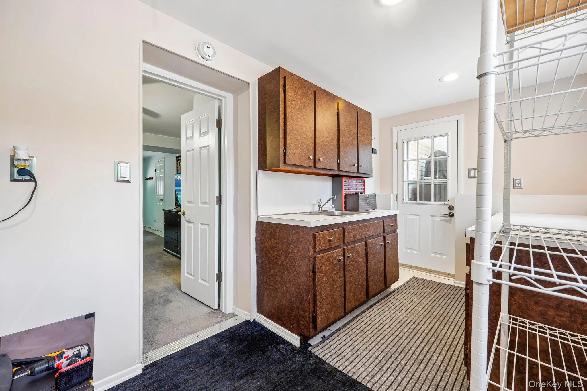 Summer kitchen, with exit to outside. Summer kitchen, with exit to outside.