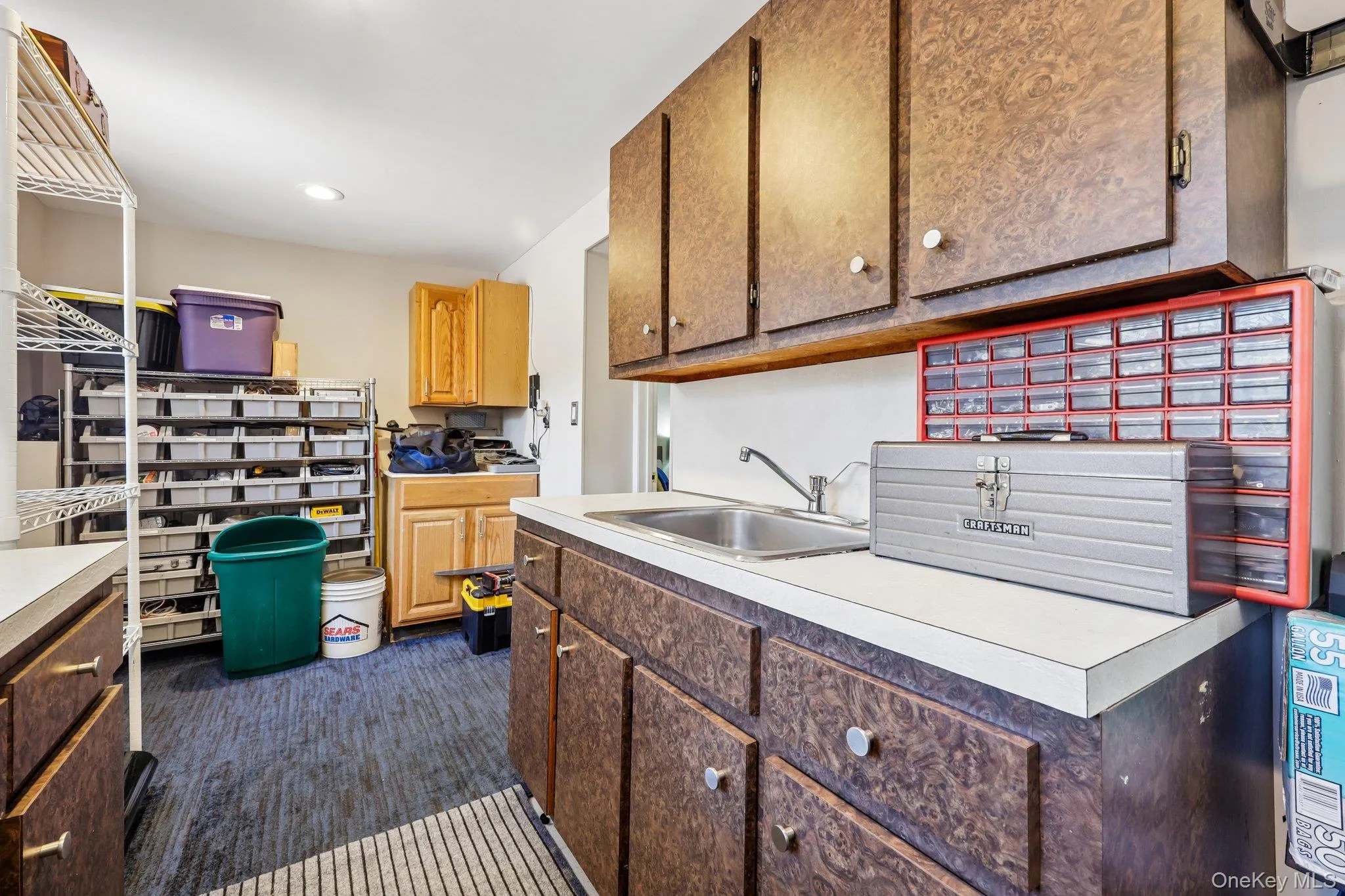 Summer kitchen, with exit to outside. Summer kitchen, with exit to outside.