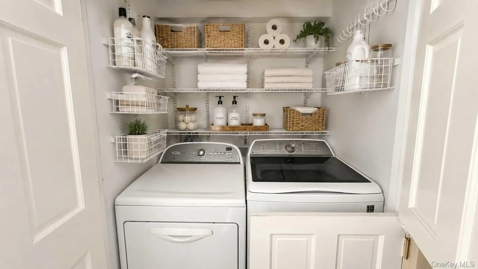 31 Weeks Avenue, Oyster Bay, NY, 1 Bedroom Bedrooms, 5 Rooms Rooms,1 BathroomBathrooms,Residential Lease,For Rent,Weeks,0,1002733 31 Weeks Avenue, Oyster Bay, NY, 1 Bedroom Bedrooms, 5 Rooms Rooms,1 BathroomBathrooms,Residential Lease,For Rent,Weeks,0,1002733