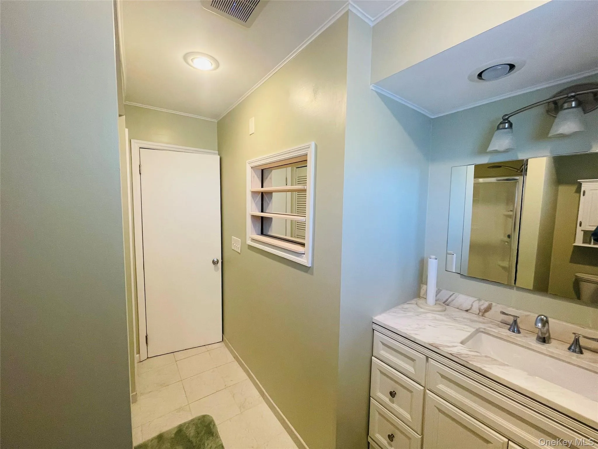 Hall Full Bathroom Hall Full Bathroom