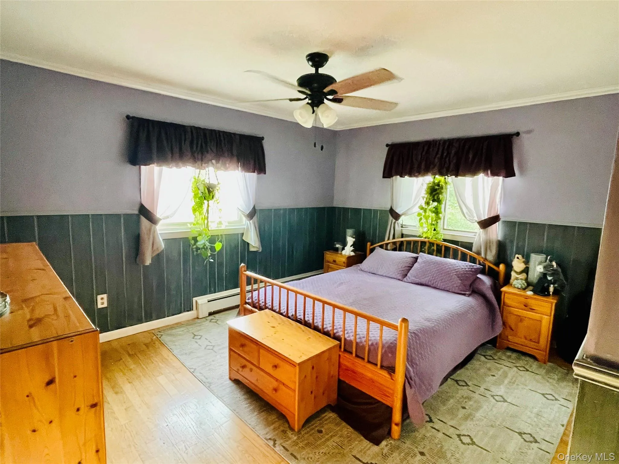 Main Bedroom with abundance of Natural lighting and Oak hardwood flooring. Main Bedroom with abundance of Natural lighting and Oak hardwood flooring.